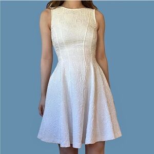 Elegant White Sleeveless Dress